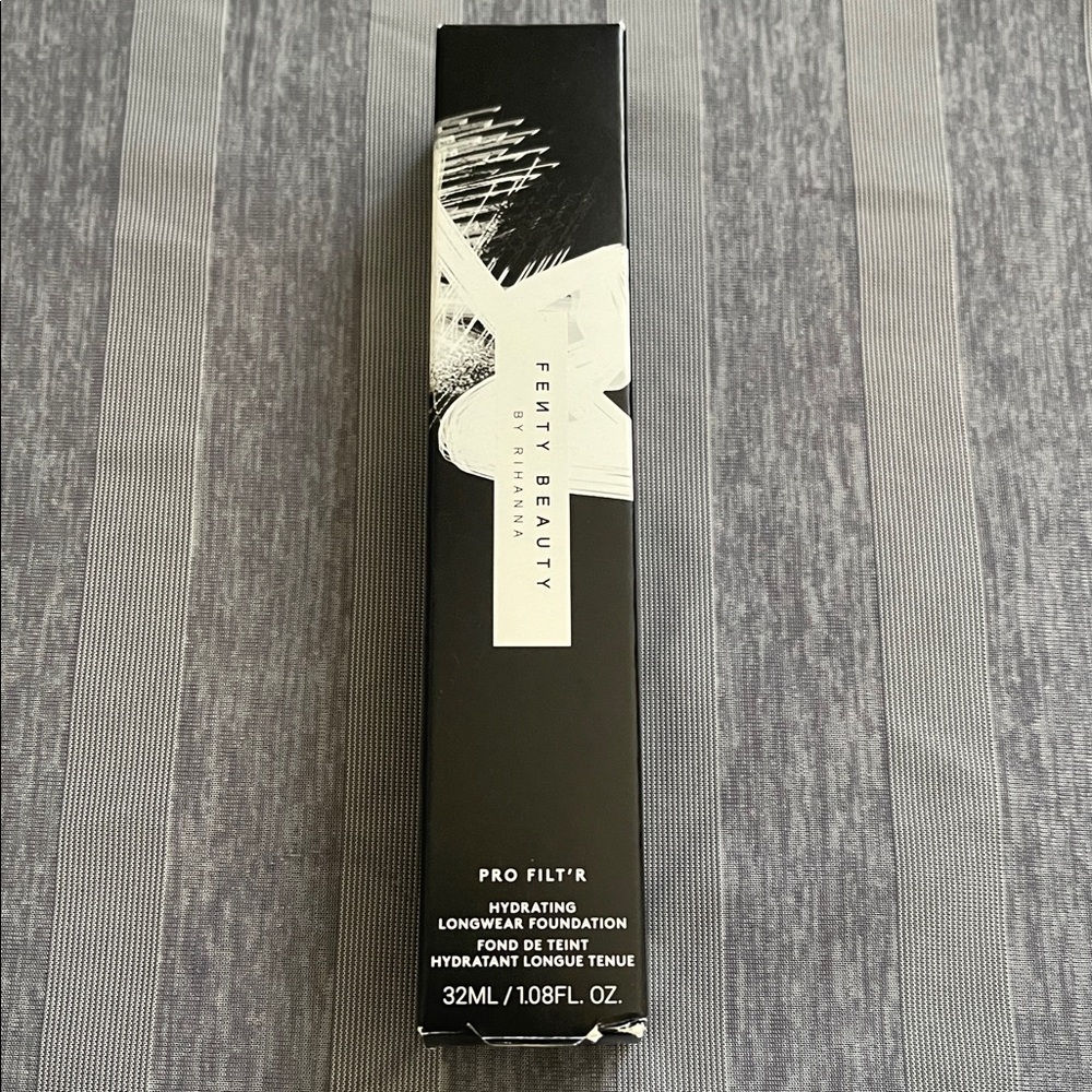 Fenty 400 Pro Filt’r Hydrating Longwear Foundation - Picture 2 of 5